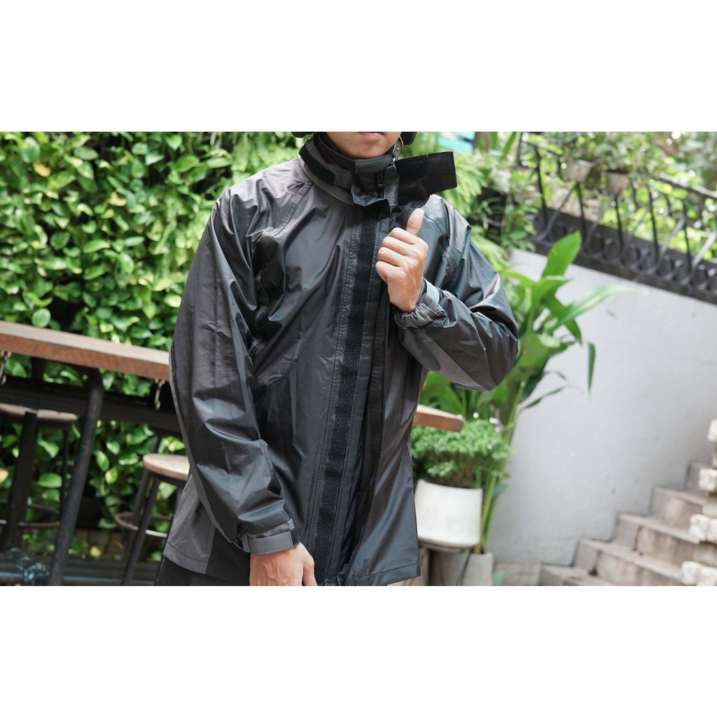 Bộ áo mưa Givi RRS07 (Chính hãng) Bảo hành 12 Tháng  được làm từ chất liệu Polyester