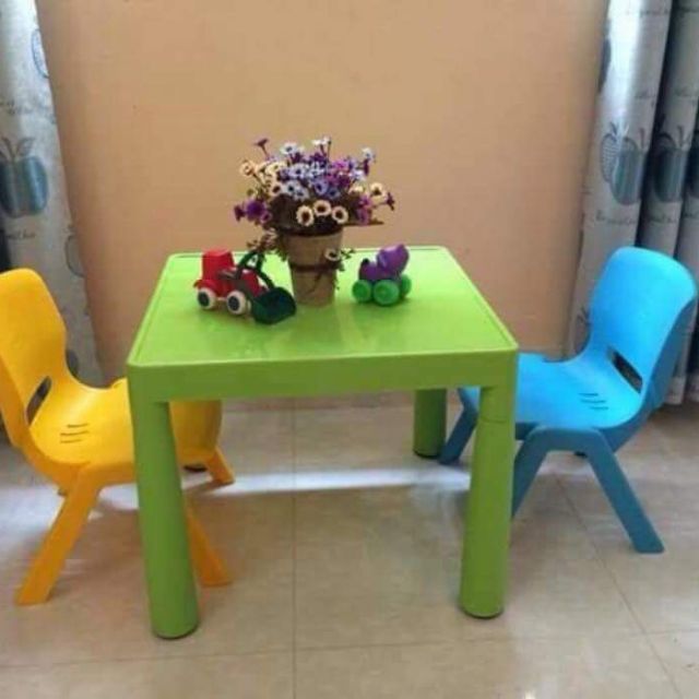 Bàn ghế cho bé