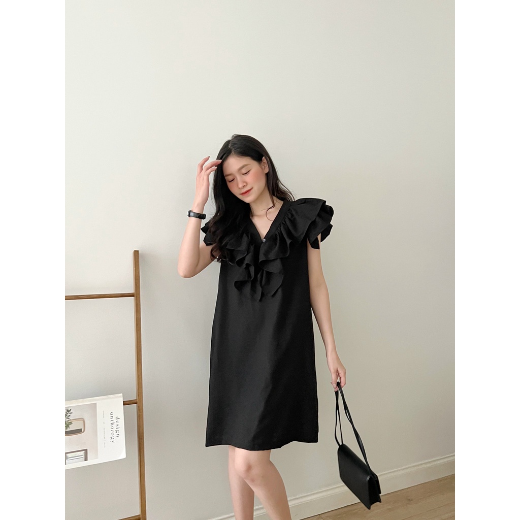 YU CHERRY | Đầm nữ bèo cổ V có nút giữa, Ruffle Neck Tank Dress YD147