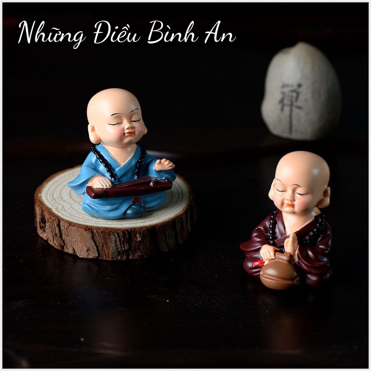 Tượng chú tiểu cầm kì thi họa KÈM ĐẾ KEO mang lại an nhiên trong cuộc sống 💕FREESHIP 50k💕 - Những Điều Bình An