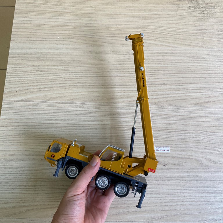Mô hình xe cần cẩu tỉ lệ 1:50 bằng hợp kim siêu to, cần có thể rút dài –