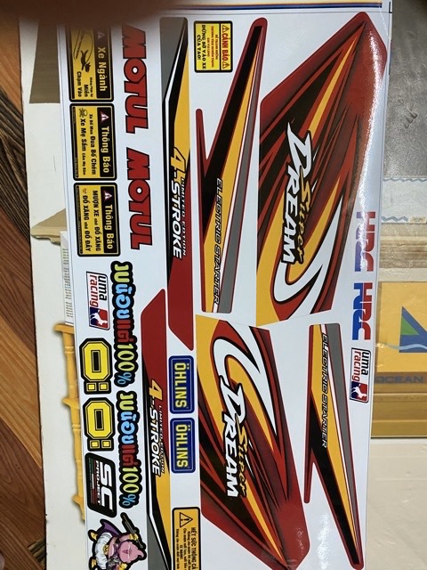 Tem rời Dream chỉ vàng trắng cho xe đỏ.