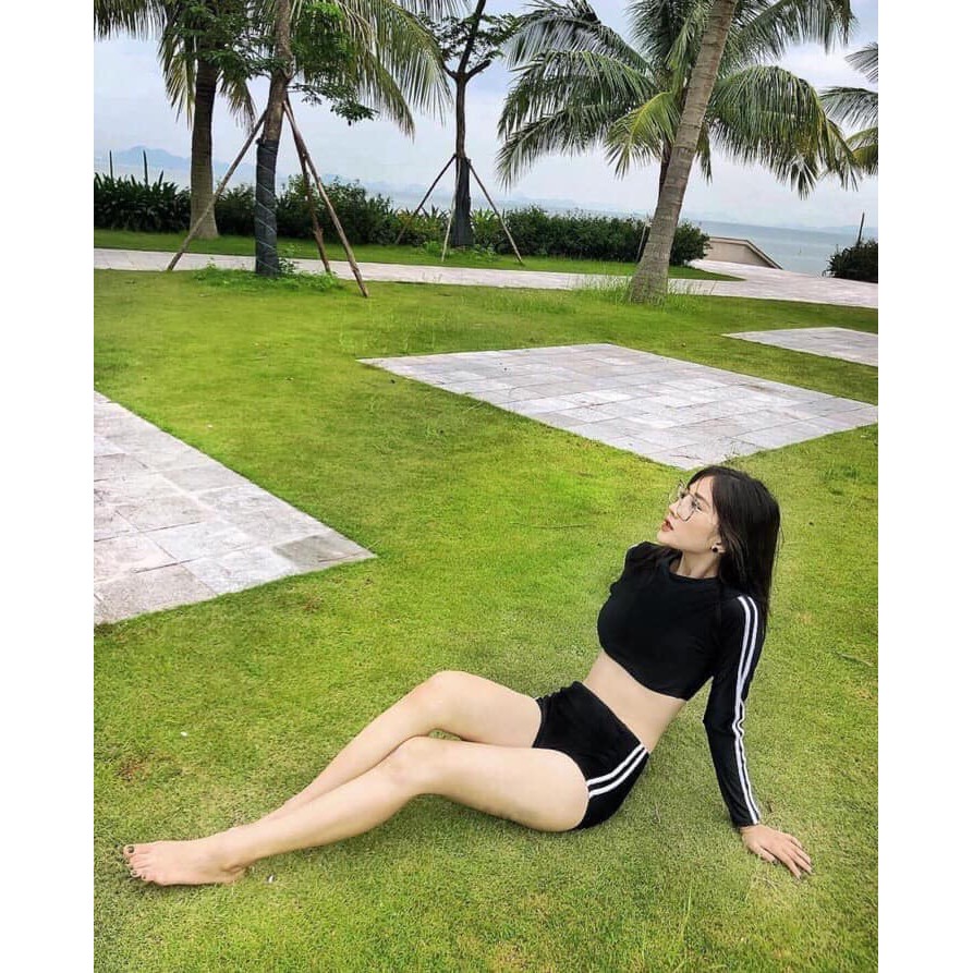 Bikini hai mảnh dài tay đen dáng thể thao mặc đi biển