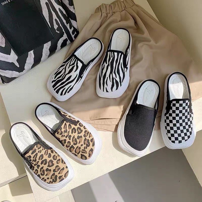 Giày Sục Nữ Mũi Vuông