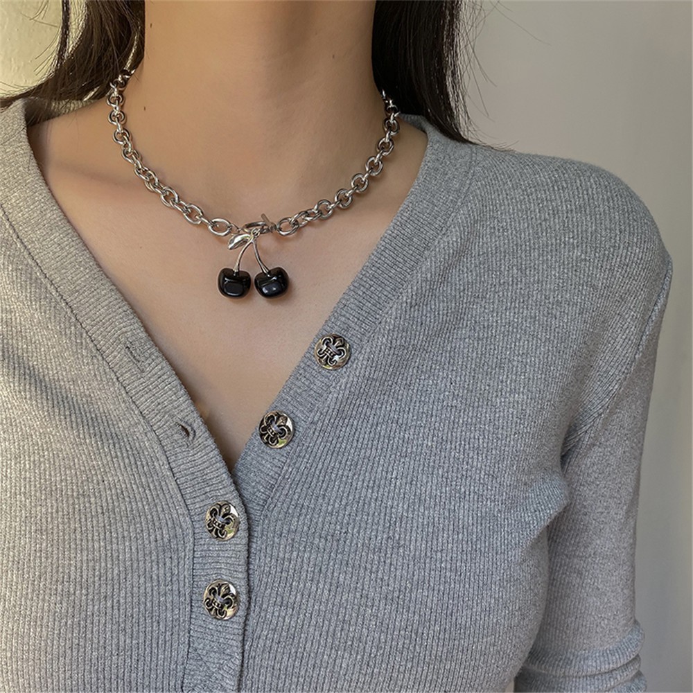 【COD】Dây Chuyền Mặt Quả Cherry Đen Phát Sáng Thời Trang Cho Nữ