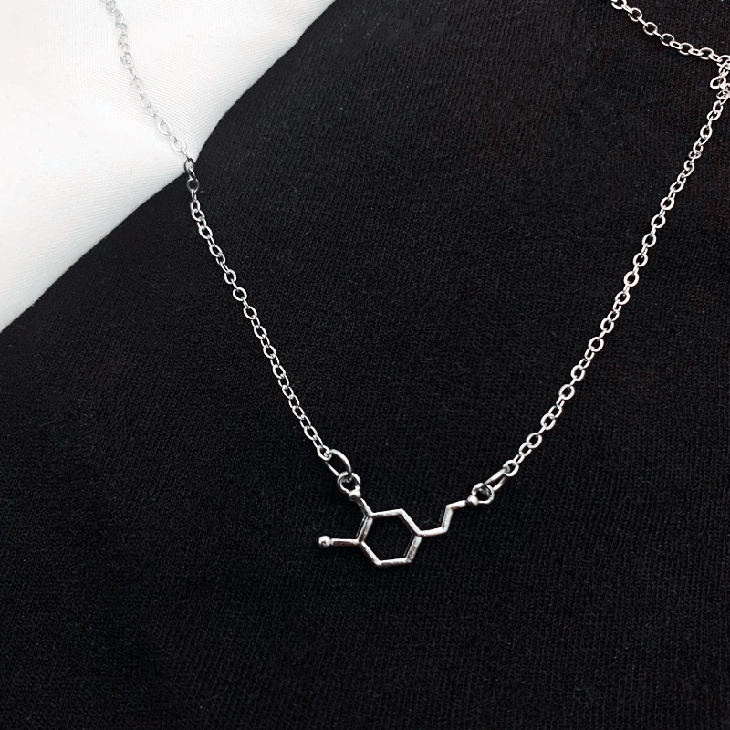 Vòng cổ thép titan mặt hình Dopamine thời trang