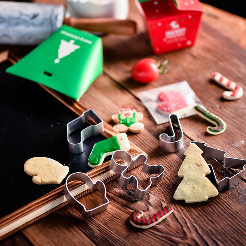 Khuôn cắt bánh quy / trái cây / rau củ hình tròn làm từ hợp kim nhôm họa tiết hoạt hình dễ thương