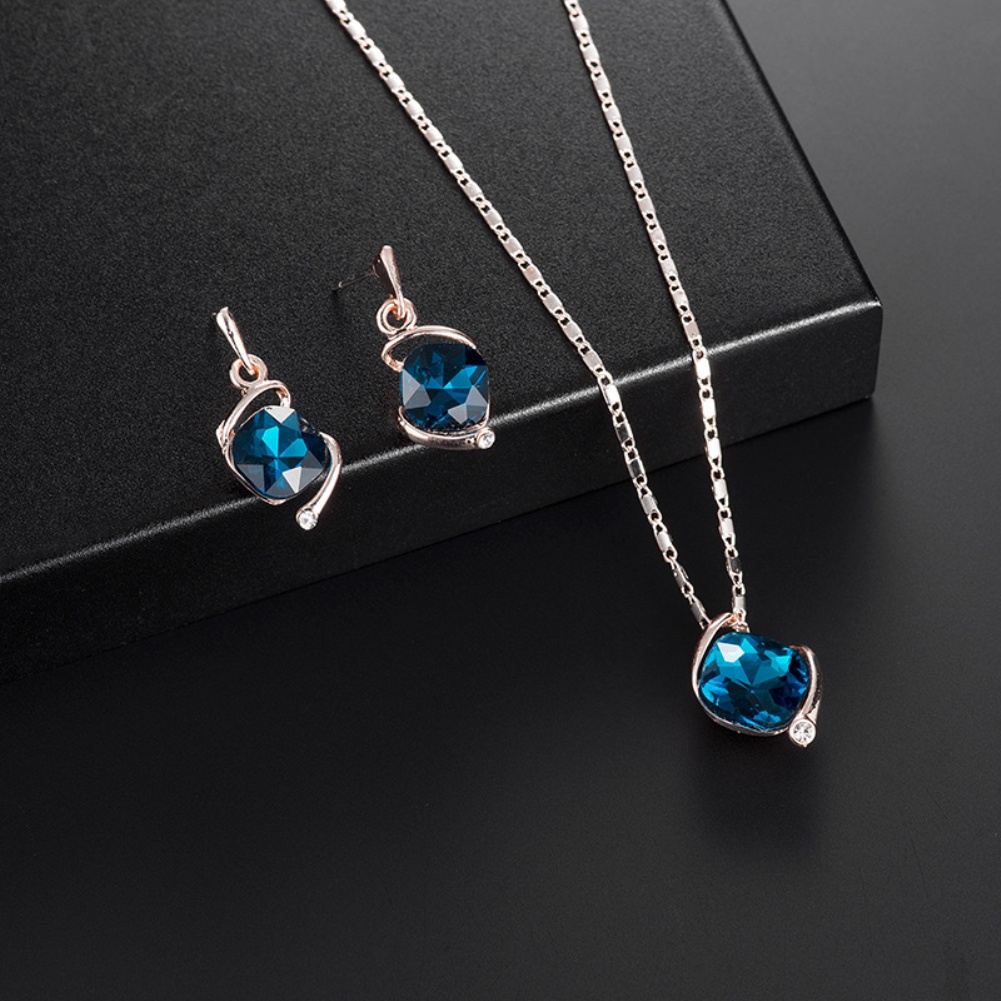 Set Dây Chuyền Và Đôi Khuyên Tai Đính Đá Pha Lê Thiết Kế Duyên Dáng