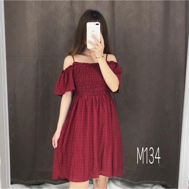 Đầm trễ vai