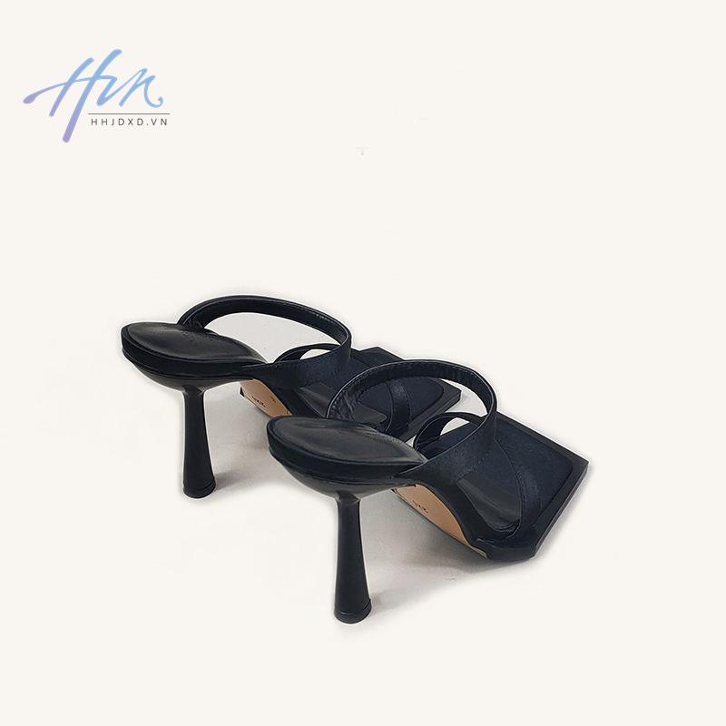 Sandal Cao Gót Hở Ngón Mũi Vuông Phối Dây Xích Kim Loại Thời Trang Mùa Hè Dành Cho Nữ 2022