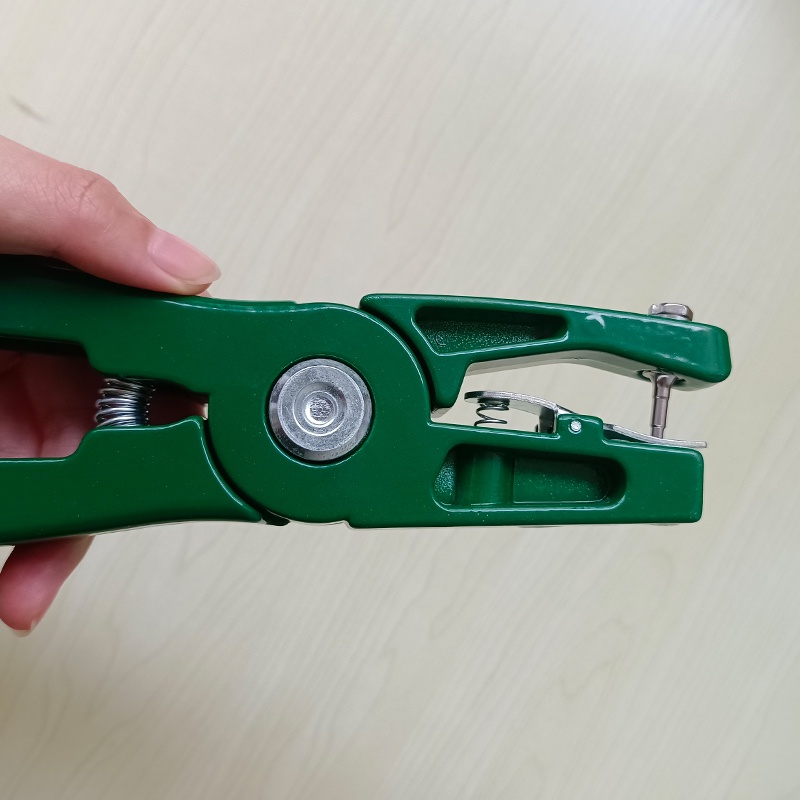 Kìm Bấm Thẻ Tai-Dụng Cụ Bấm Lỗ Tai Cho Heo, Bò, Dê Đeo Thẻ Phân Biệt