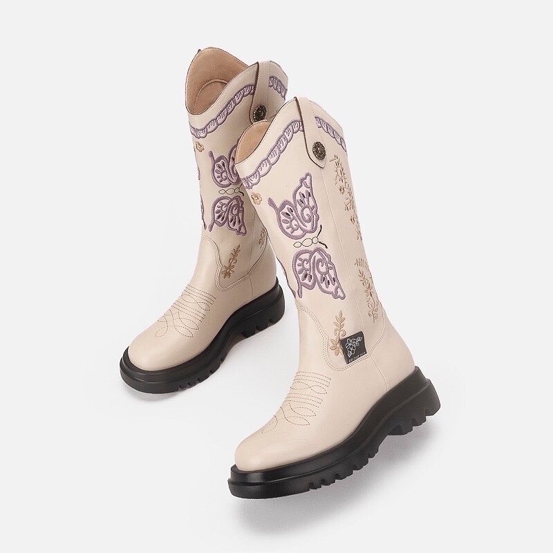 Giày boot da thêu hình Butterfly cực xinh phong cách cowboy martin