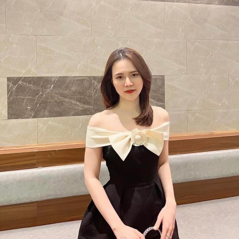 Váy trễ vai nơ ngực kèm tag hoa trà siêu xinh