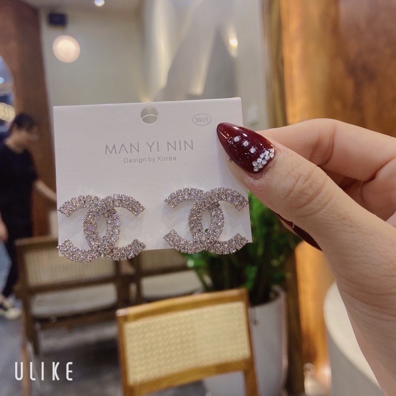 Bông tai chan€nl đính đá sang chảnh