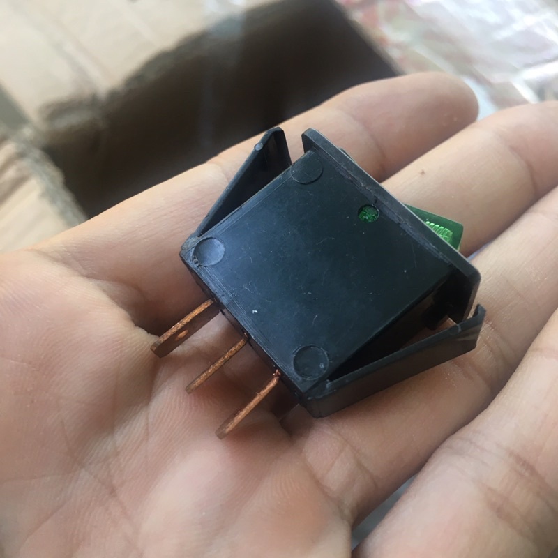 Công tắc DC 12V tải cao 20A chân đồng