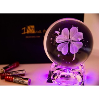 Quà lưu niệm Bộ pha lê cỏ 4 lá kèm đế led pha lê (hình thật và fb của khách)