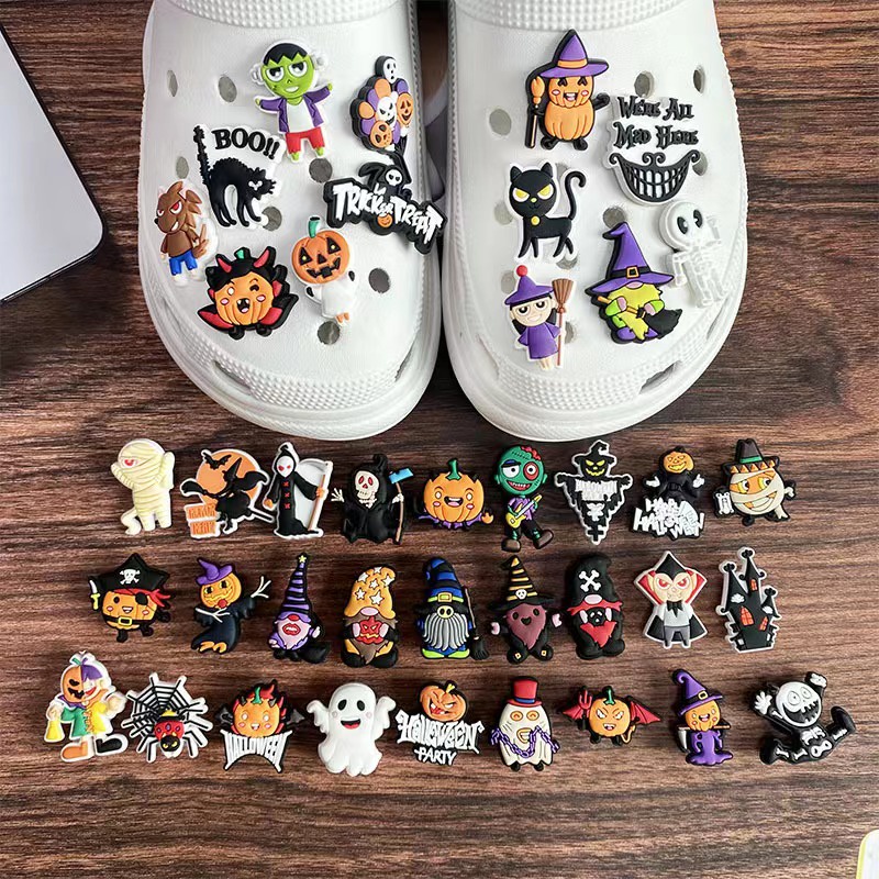 CROCS Guốc Gài Khóa Hình Giày Da Bò Bí Ngô Halloween