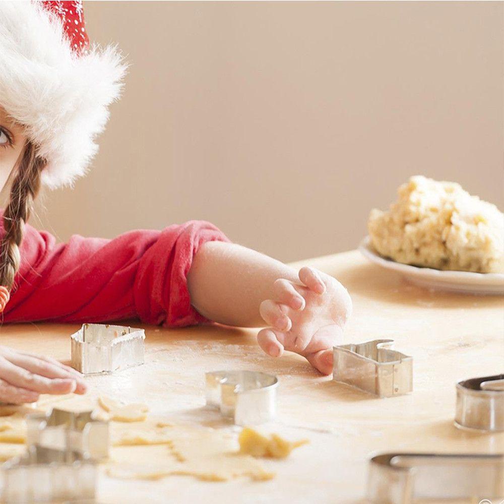 Set 6 / 10 Khuôn Làm Bánh Bằng Thép Không Gỉ Hình Chủ Đề Giáng Sinh