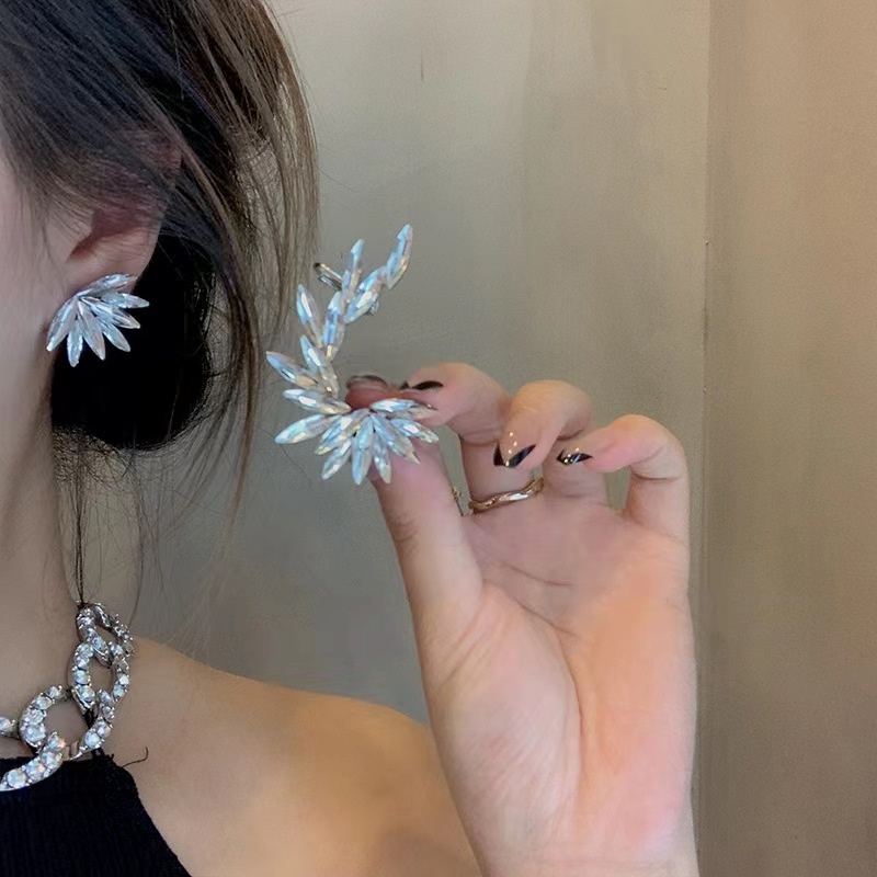 Khuyên Tai Cánh Thiên Thần Đính Đá Pha Lê Đơn Giản Độc Đáo