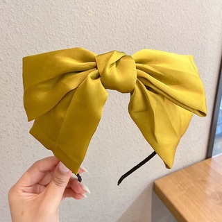 Cài nơ tiểu thư