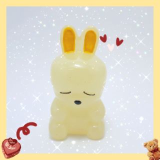 Quà lưu niệm tượng dạ quang - Thỏ vàng