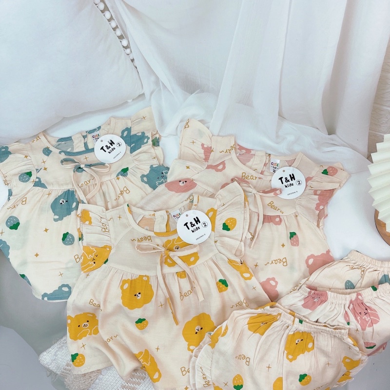 Bộ đũi lụa viền bèo hình gấu cho bé gái cực xinh