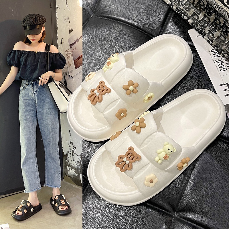 Dép lê ulzzang quai ngang đính gấu hoa nam nữ bánh mì đế cao 4cm đi mưa chất liệu xốp siêu nhẹ