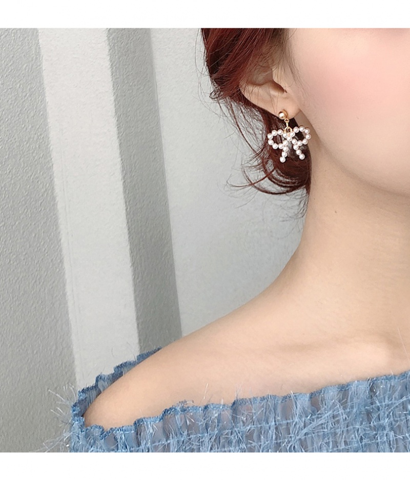 Hoa tai dáng dài đính ngọc trai phong cách Retro 2023