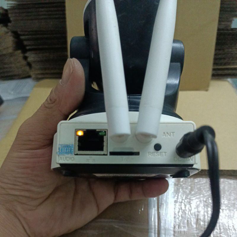 Camera wifi siepem trong nhà và ngoài trời xoay 360