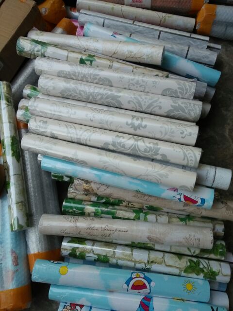 Giấy dán tường hoa văn trắng xám khổ 45cm*10m, có keo dán sẵn