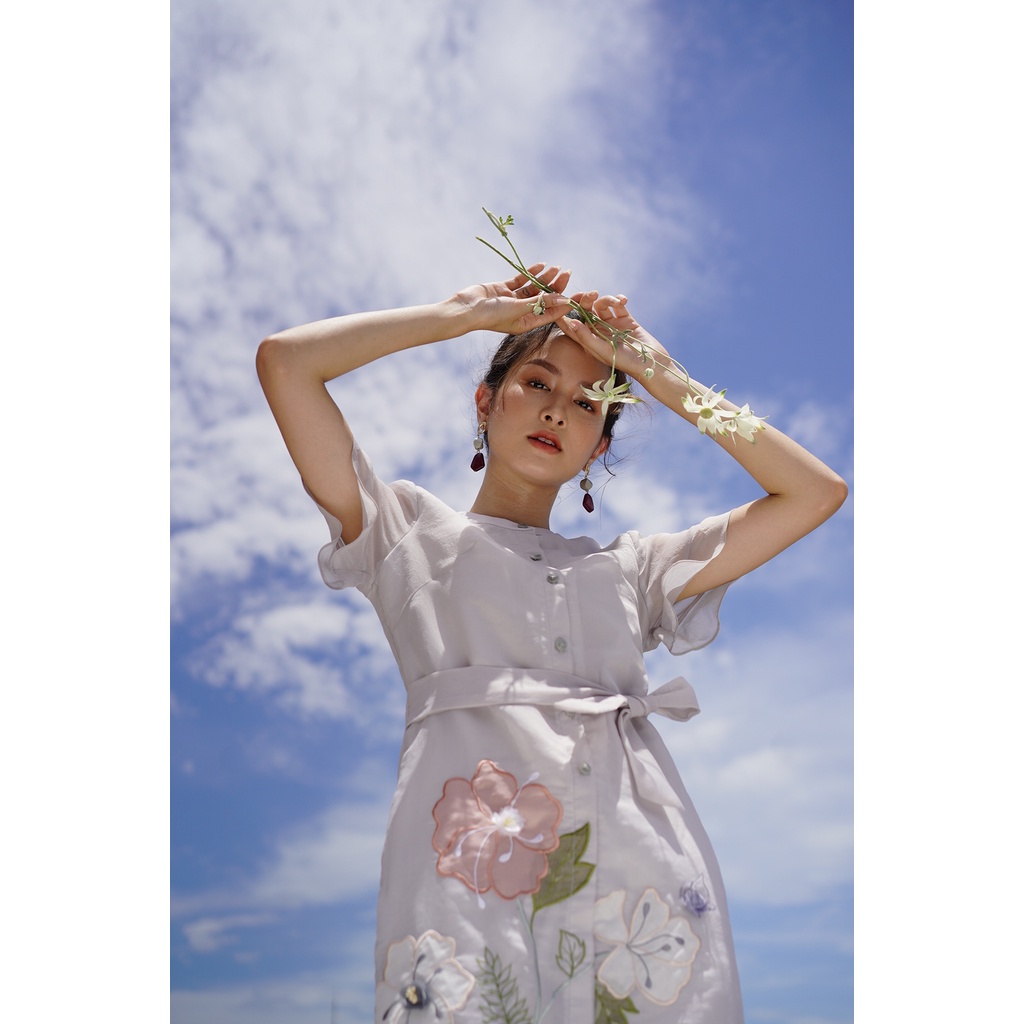 Đầm thiết kế cao cấp MAYY FASHION ghi sáng cổ tàu phối đai eo Lan Tây