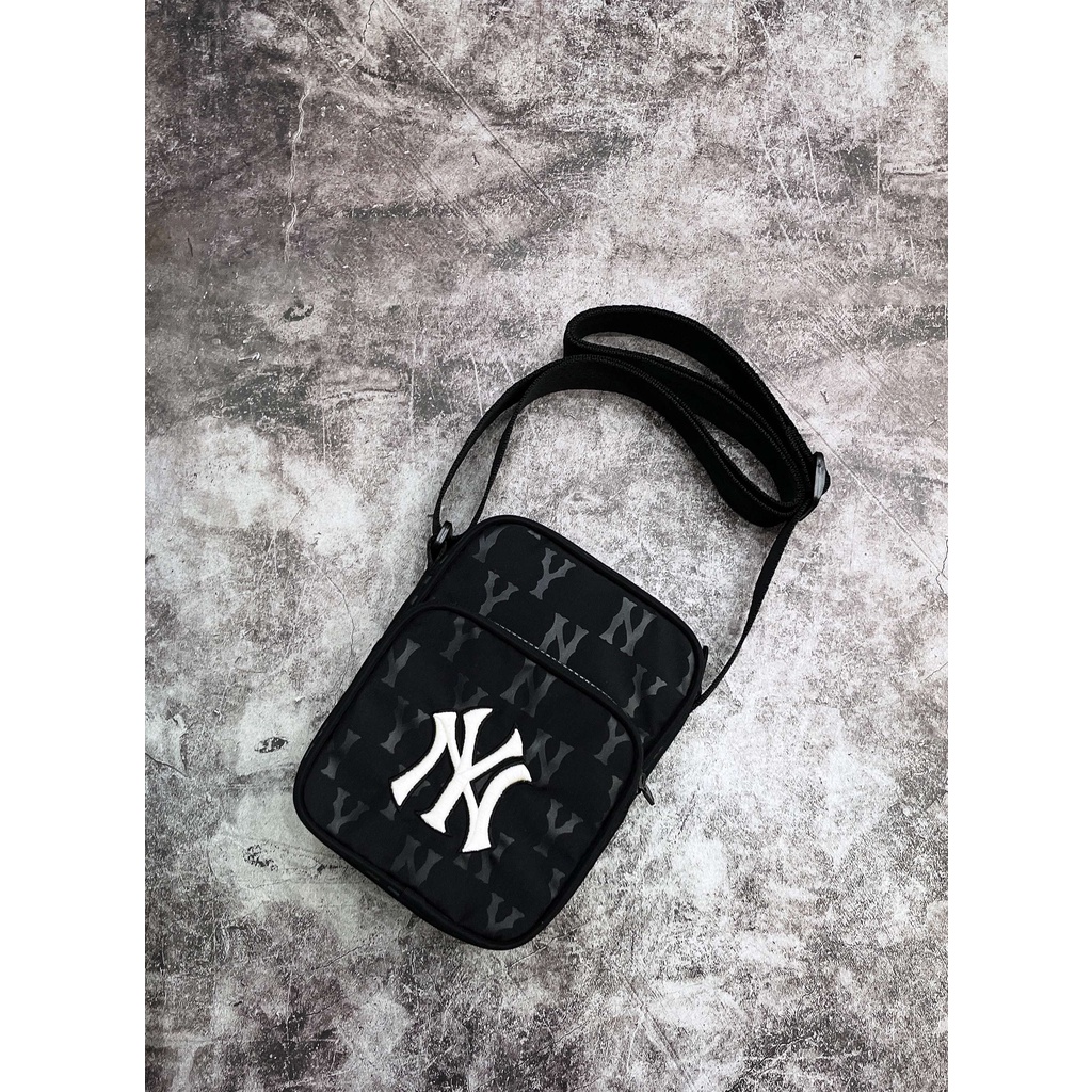 Túi Đeo Chéo NY Monogram Mini Bag Black B403