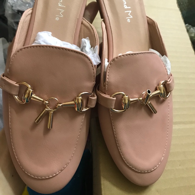 Sục bệt hàng xuất.đế cao 3cm màu hồng tôm,size 37 đi rất xinh a.đế kếp chống trơn trượt nên các mẹ bầu cũng có thể diện