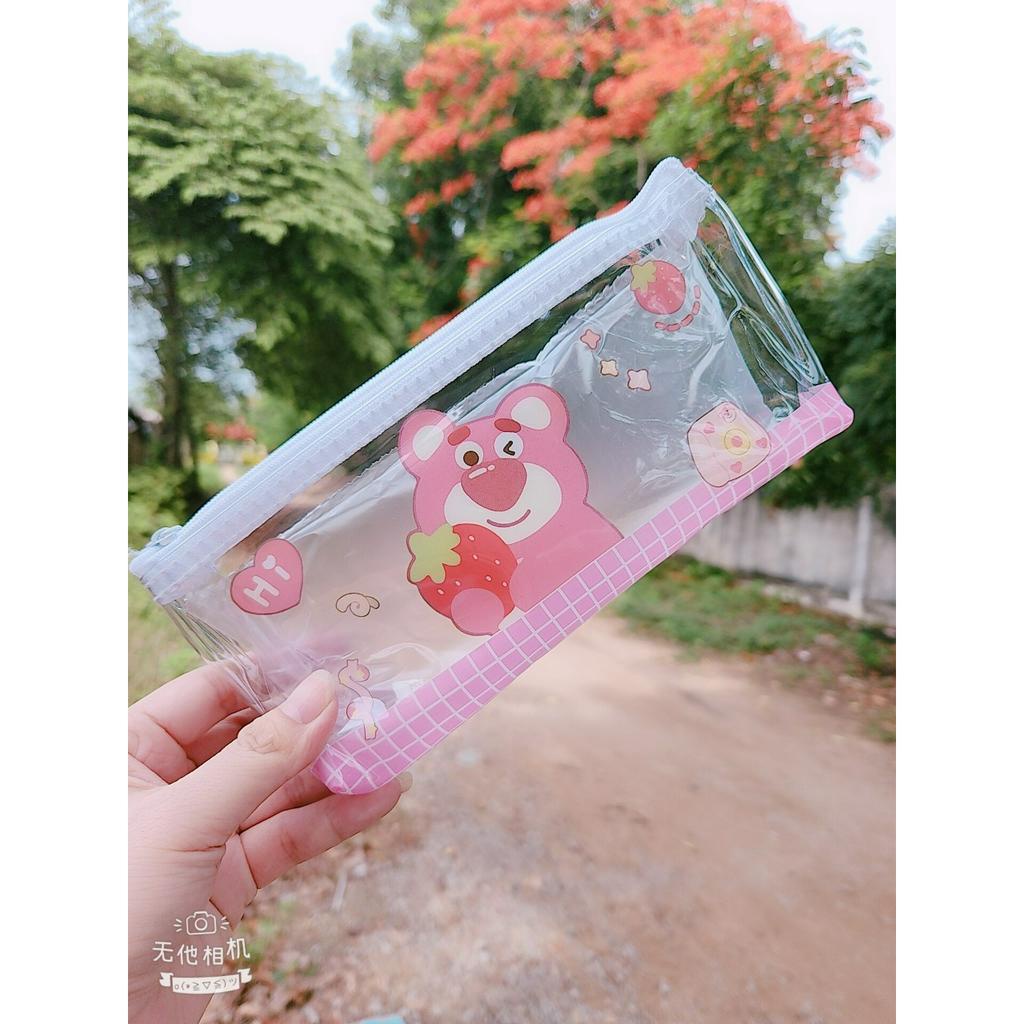 Túi Đựng Bút Trong Suốt In Hình Gấu Dâu 06