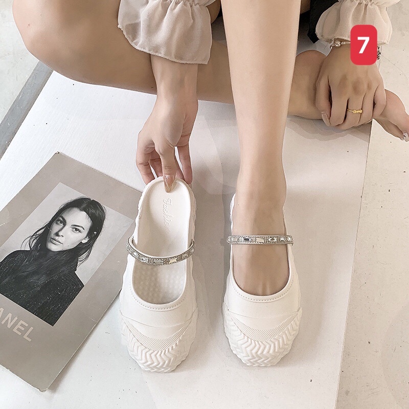 Dép đi mưa cho nữ cách điệu
