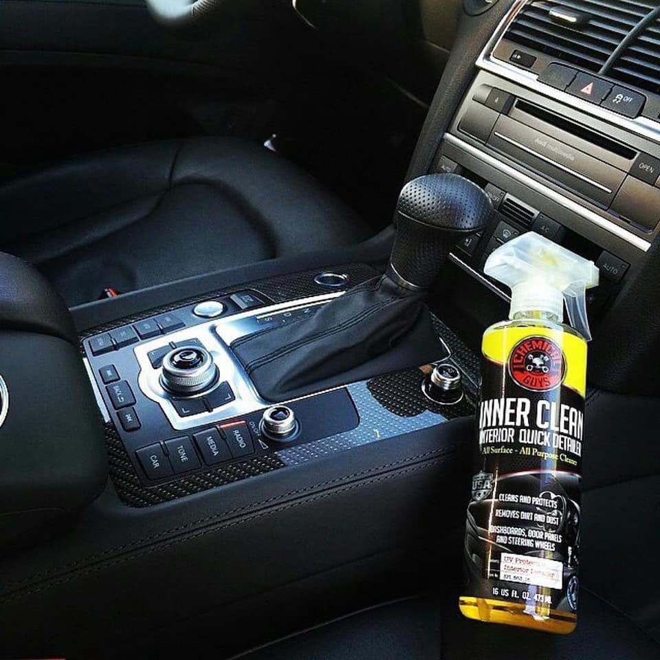 Chai xịt vệ sinh và bảo dưỡng nội thất ô tô 2 trong 1 CHEMICAL GUYS InnerClean hương dứa 478ml.