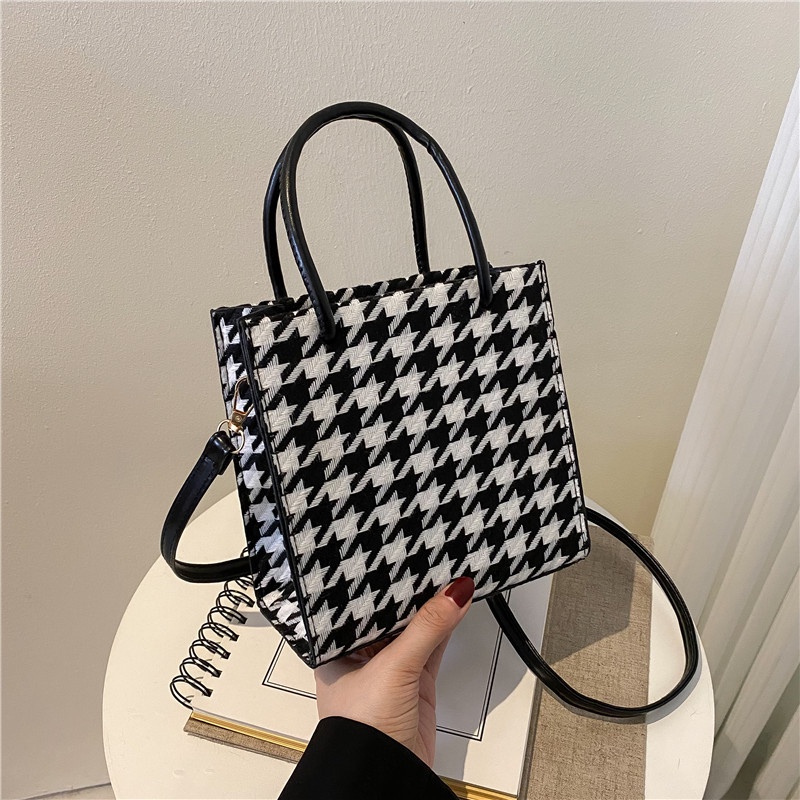 Túi Xách Đeo Chéo Vai Hình Vuông Nhỏ Sức Chứa Lớn 2022 Kẻ Caro Màu Đỏ Đa Năng Phong Cách Ngoại Quốc Thời Trang Cho Nữ