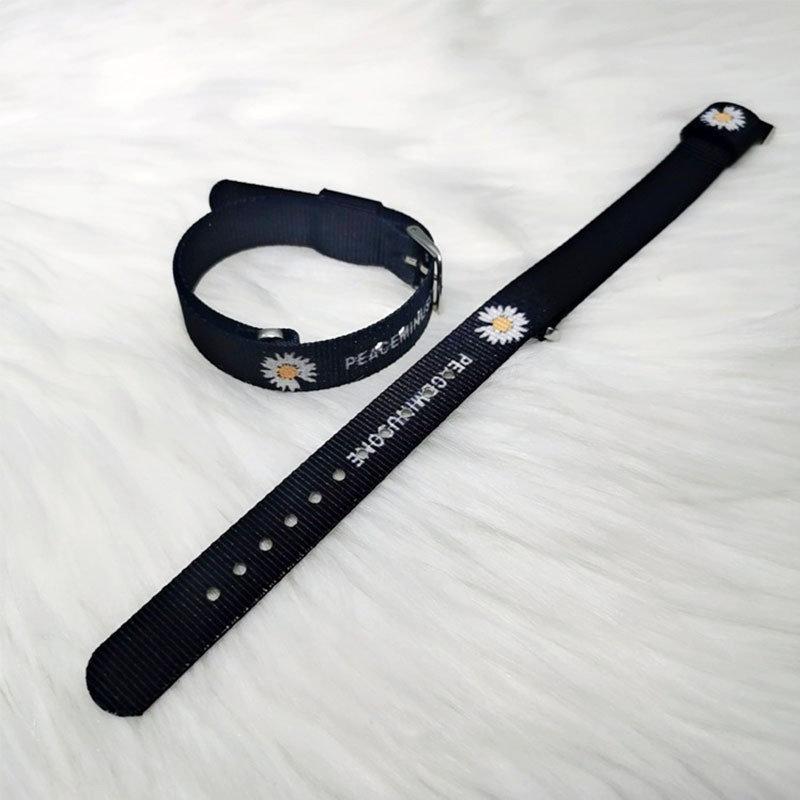 Vòng tay mặt hoa cúc nhỏ thiết kế dễ thương thời trang cho nữ | BigBuy360 - bigbuy360.vn