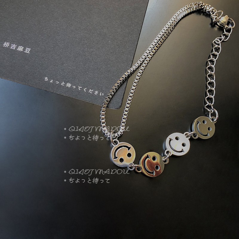 Vòng Tay Hình Mặt Cười Bằng Thép Titanium Kiểu Dáng Đơn Giản