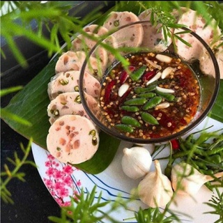 1 CÂY CHẢ LỤA CÔ TƯ BÌNH ĐỊNH (1 CÂY 500GRAM)
