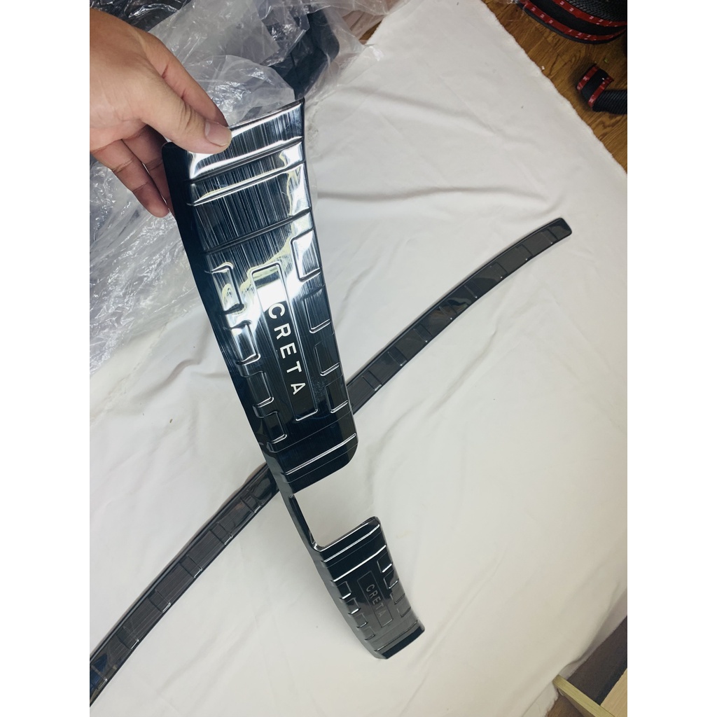 Chống trầy cốp trong, ngoài xe Hyundai Creta 2022- 2023 chất liệu titan cao cấp