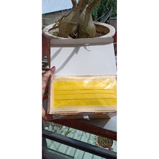 khẩu trang y tế 4 lớp màu vàng Hana