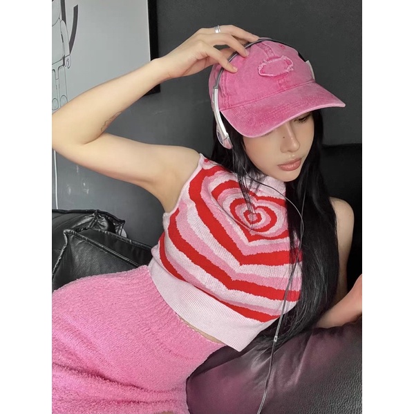 ÁO CROPTOP HOẠ TIẾT TRÁI TIM DỆT KIM CỔ TRÒN KHÔNG TAY