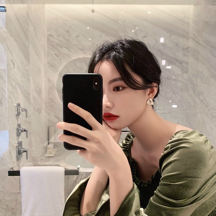 Bông Tai Hình Tam Giác Màu Trắng Phong Cách vintage Thanh Lịch Cho Nữ