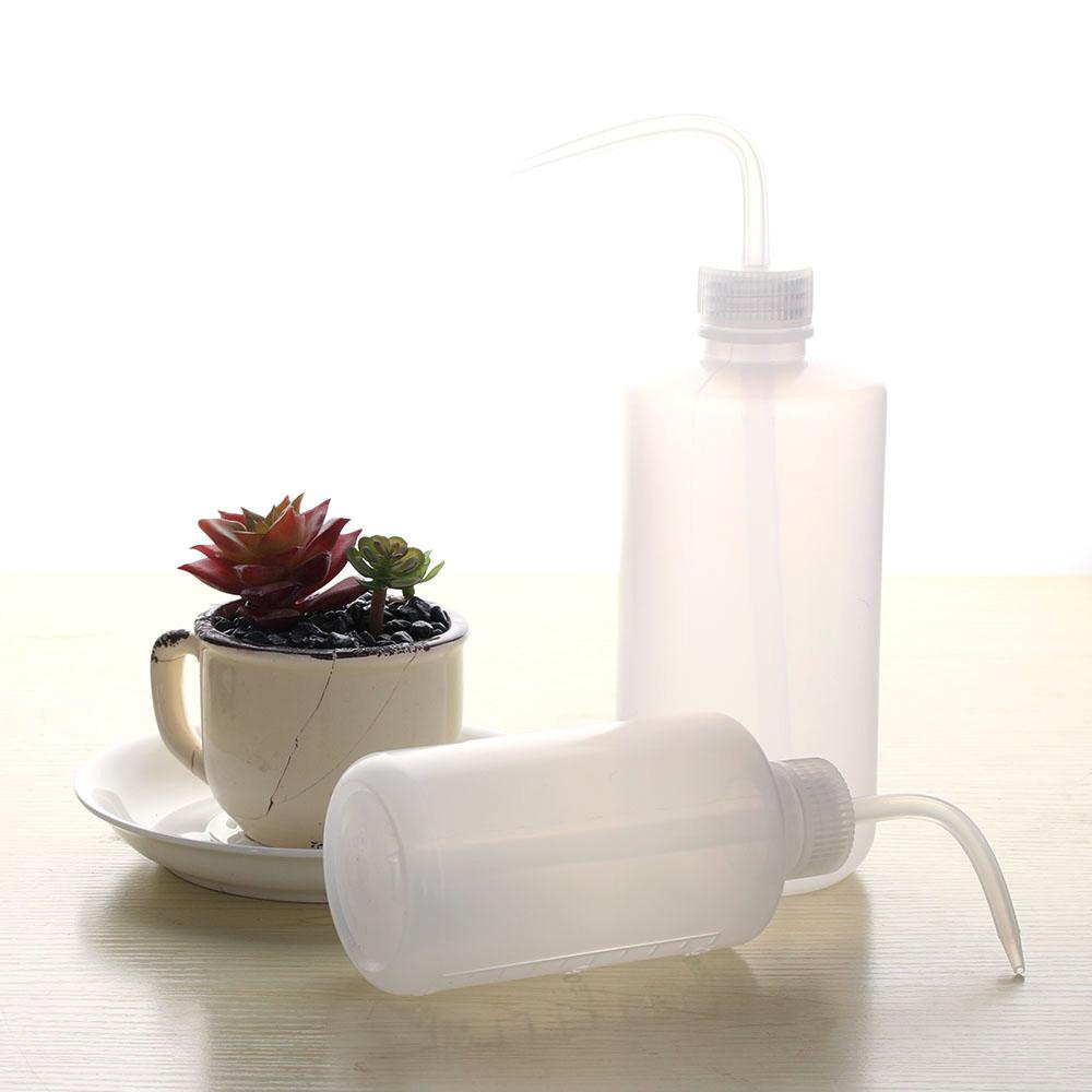 Bình Tưới Cây Bằng Nhựa Miệng Cong Chuyên Dụng 250ml / 500ml