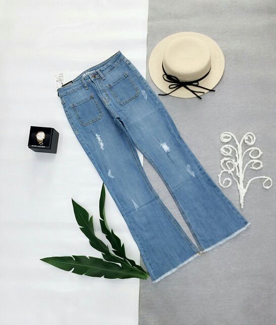 QUẦN JEANS NỬ BASS TUA LAI RÁCH NHẸ HÀNG MỚI VỀ ĐÓ MỌI NGƯỜI Ạ IB ĐỂ SHOP TƯ VẤN TẬN TÌNH HƠN CÁC BẠN NHÉ HAI MÀU QUÁ OK