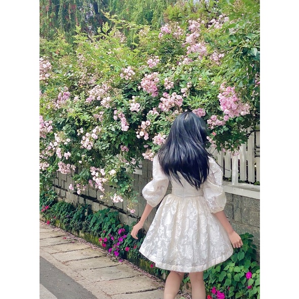 Đ37- Đầm hoa nổi cổ vuông