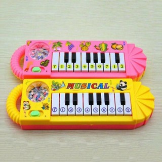 Đàn piano phát nhạc cho bé