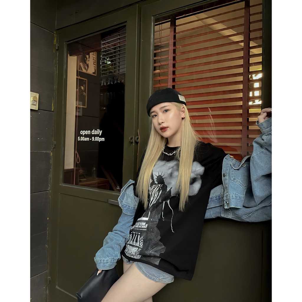 Áo thun đen thiết kế "goddess"