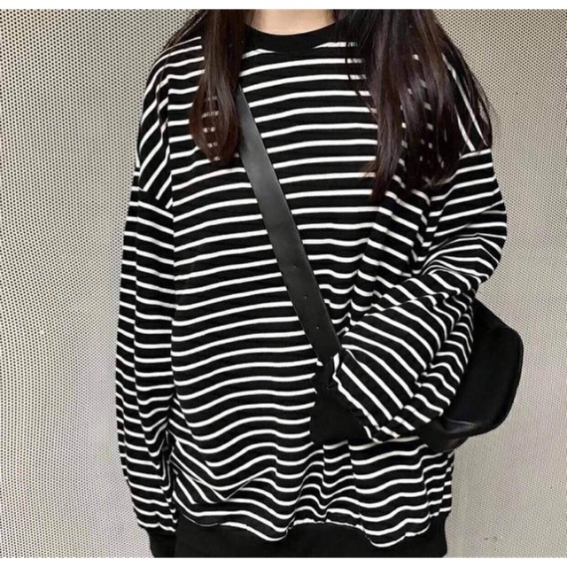 Áo thun kẻ đen trắng unisex nam nữ mặc